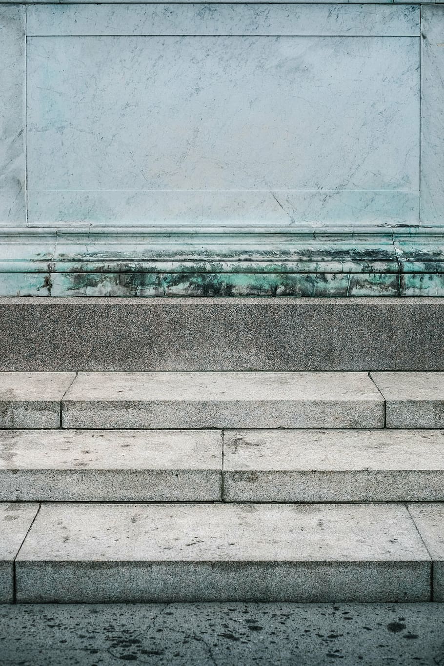 calcestruzzo, sporco, modello, le scale, passaggi, all'aperto, nessuno, giorno, esterno dell'edificio, architettura, avvicinamento, scala, struttura costruita, caratteristica della parete, gradini e scale, ringhiera, sentiero, assenza, natura, sfondi, città, fotogramma intero, strutturato, grigio, 5K