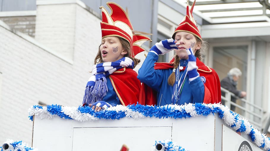 carnaval, Nizozemí, princ, kultur, lidé, oslava, Vánoce, zimní, studená teplota, ženy, muži, teplé oblečení, čepice, dva lidé, architektura, oblečení, emoce, štěstí, žen, dospělý, Dovolená, zábava, sníh, jednotnost, pozitivní emoce, venku, 5K