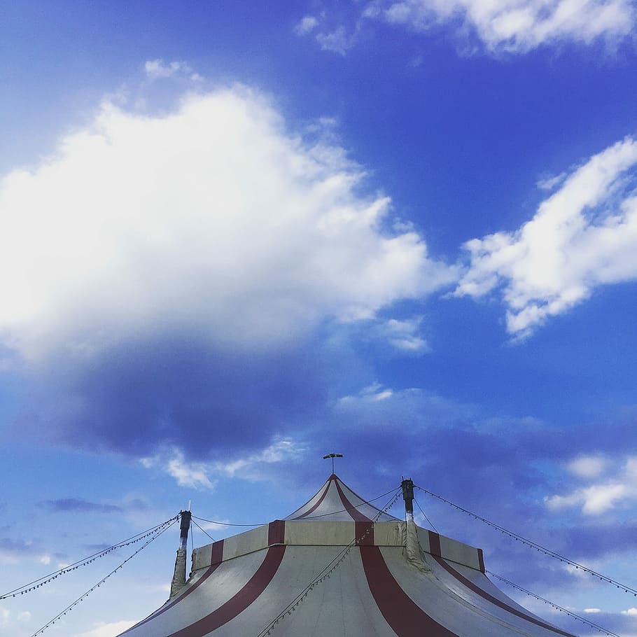 cirkus, modrá obloha, mraky, nebe, modrý, mrak - nebe, nikdo, nízký úhel pohledu, venku, architektura, Příroda, stavba, den, exteriér budovy, vysoké sekce, spojení, umělecká kultura a zábava, zábavní stan, město, destinace, cestovat, střecha, přeprava, 1080P