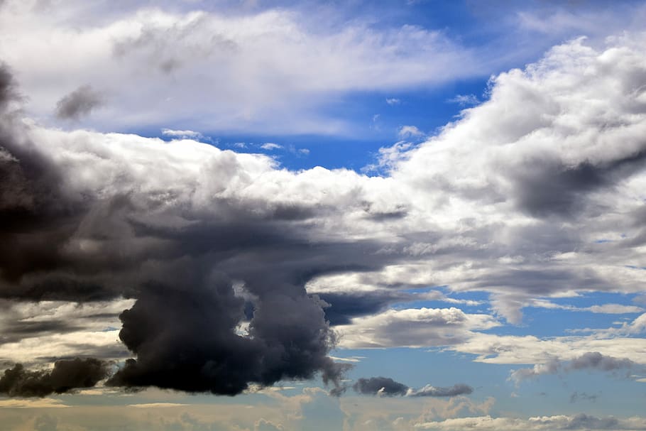 cielo blu, nuvole scure, nuvole, cielo, blu, forma di nuvole, cielo coperto, sfondo, minaccioso, cumulate, compattazione, buio, cloudformation, umore, imponente, nuvola - cielo, Cloudscape, natura, tempo metereologico, Paesaggi, scenics - natura, bellezza nella natura, vento, atmosfera, ambiente, nuvoloso, cielo drammatico, cielo lunatico, nessuno, luce del sole, Colore bianco, sfondi, all'aperto, meteorologia, clima, pioggia, luminosa, infausto, morbidezza, 5K
