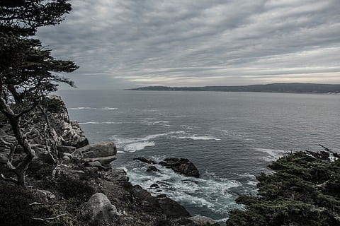 rochoso, penhasco, corpo, agua, corpo de água, mar, natureza, scenics, rock - objeto, panorama, litoral, ninguém, locais de viagem, céu, beleza na natureza, nuvem - céu, scenics - natureza, de praia, Rocha, terra, tranquilidade, sólido, cena tranquila, árvore, plantar, idílico, horizonte sobre a água, ao ar livre, costa rochosa, 5K, CC0, domínio público, royalty free