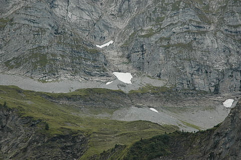 fjellene, stein, snow, fast, fjell, natur, scenics, utendørs, landskap, ingen folk, dag, kaldtemperatur, snø, skjønnhet i naturen, miljø, rock-objekt, vann, naturskjønnhet - natur, bergformasjon, anlegg, ro, ikke-urbane scene, is, dannelse, 2K, CC0, offentlig domene, opphavsrett gratis