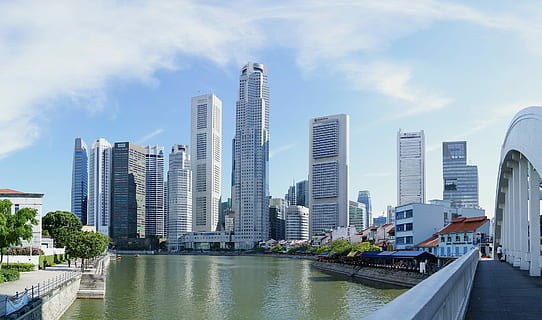 grattacieli, corpo, acqua, cirri, giorno, corpo d'acqua, skyline urbano, paesaggio urbano, grattacielo, architettura, fiume, scena urbana, distretto del centro, struttura costruita, città, edificio per uffici, esterno dell'edificio, moderno, posto famoso, attività commerciale, cielo, Torre, lungomare, costruzione, edificio per uffici esterno, paesaggio, natura, nuvola - cielo, mezzi di trasporto, quartiere residenziale, ufficio, alto - alto, nessuno, all'aperto, distretto finanziario, lusso, canale, 1080P, CC0, dominio pubblico, privo di copyright