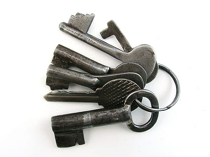 gris, metal, llave, mucho, llaves, castillo, abierto, cerrar, prohibición, foto de estudio, Fondo blanco, naturaleza muerta, adentro, nadie, de cerca, equipo, seguridad, proteccion, la seguridad, separar, vista de alto ángulo, grupo de objetos, Herramienta de trabajo, industria, grupo mediano de objetos, objeto hecho por el hombre, hecho por el hombre, agresión, 1080P, CC0, dominio público, libre de derechos