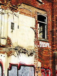 fàbrica, edifici, vell, caduc, hauswand, ruïna, sortir, llocs perduts, edifici industrial, Leipzig, plagwitz, pintura mural, exterior de l'edifici, arquitectura, estructura construïda, cap gent, dia, finestra, paret, funció de construcció de parets, resistent, paret de maó, barri residencial, graffiti, a l'aire lliure, espatllat, text, maó, entrada, abandonat, deteriorament, 2K, CC0, domini públic, lliure de regalies