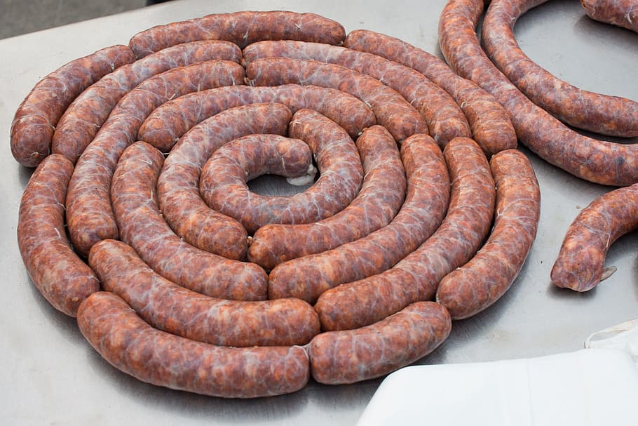 Wurst, Fleischwurst, Wurst, Fleisch, Fleischwurst, Lebensmittel, Schweinefleisch, Nahansicht, Spiral-, keine Leute, drinnen, Tierthemen, Essen und Trinken, Frische, Stillleben, Tag, Natur, Metall, draußen, High Angle View, rostig, alt, Gemüse, gesundes Essen, Fokus auf den Vordergrund, Tier, 1080P