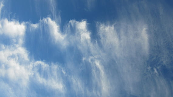 Wolken, Cirrus, Filamente, Himmel, Muster, Hintergrund, Blau, Natur, Wetter, Tag, Luft, draußen, wolke - himmel, Hintergründe, Sommer-, Klima, Weiß, Wolkengebilde, Kumuluswolke, szenen, flauschige, Stratosphäre, Schönheit in der Natur, Atmosphäre, Umgebung, Panorama-, Dramatischer Himmel, Szenen - Natur, keine Leute, Wind, Sonnenlicht, weiße Farbe, Meteorologie, wispy, sauber, hell, 4K, CC0, gemeinfrei, lizenzfrei