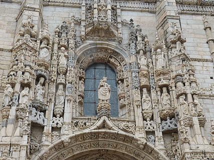jerome, monestir, arquitectura, històricament, lisboa, estàtua, figura, patrimoni de la Humanitat, figura de pedra, unesco, portal, maria, religió, exterior de l'edifici, espiritualitat, destinacions de viatge, estructura construïda, vista d’angle baix, el passat, història, edifici, representació, representació humana, cap gent, arc, dia, lloc de culte, creença, art i artesania, talla - producte artesanal, columna arquitectònica, ornamentat, a l'aire lliure, baix relleu, talla, 4K, CC0, domini públic, lliure de regalies