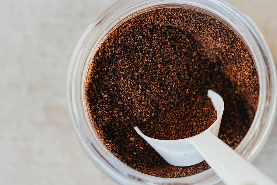Weiß, Esslöffel, Kaffee, klar, Einmachglas, Kaffeepulver, braun, Krug, Löffel, Scoop, Essen und Trinken, Kaffee trinken, Lebensmittel, gemahlenen Kaffee, Schokolade, drinnen, Getränk, Frische, Vorbereitung, Nahansicht, keine Leute, direkt darüber, Erfrischung, Tabelle, geröstete Kaffeebohne, High Angle View, Süßes Essen, Papier-, Koffein, Latté, 5K