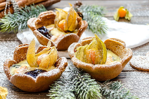 Brun, frugt, grå, overflade, honningkage cup, honningkage, cookie, ananas kirsebær, julekager, dessert, bagværk, mad, jul, mad og drikke, sødt mad, friskhed, sød, bagt, ingen mennesker, tæt på, fokus på forgrunden, sund kost, overbærenhed, ferie, klar til at spise, stilleben, kage, indendørs, dag, flormelis, fristelse, 5K, CC0, offentligt domæne, royaltyfrie