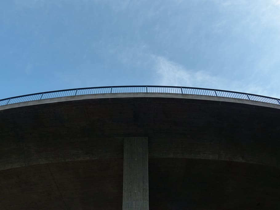pont, barana, alta, carretera, carretera, corba, pont, barana, alt, carretera, corba, construcció de carreteres, arquitectura, pont alt, pilar, carretera de circumval · lació, molls de pont, dipòsit d'emmagatzematge, cel, cap gent, dia, torre d’aigua: tanc d’emmagatzematge, estructura construïda, naturalesa, generació de combustible i energia, núvol - cel, vista d’angle baix, a l'aire lliure, indústria, exterior de l'edifici, aigua, escala, blau, indústria del petroli, pont - estructura feta per l'home, connexió, conservació de l’aigua, concret, 4K