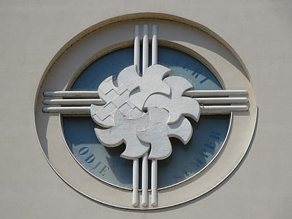 finestra, edifici, façana, arquitectura, a l'aire lliure, observació, metall, forma, cap gent, disseny, cercle, forma geomètrica, primer pla, negocis, gris, moneda, a l'interior, patró, tir de l'estudi, placa, tallar, forma d'estrella, dia, Finances, economia, 4K, CC0, domini públic, lliure de regalies