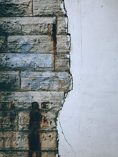 sense títol, paret, maó, decaïment, vell, òxid, carrer, urbà, exterior, disseny, arquitectura, pintura, contrast, pedra, tacat, ciment, estuc, estructura construïda, funció de construcció de parets, resistent, dia, textura, cap gent, marc complet, exterior de l'edifici, patró, espatllat, primer pla, material de fusta, paret de maó, fons, declivi, a l'aire lliure, deteriorament, 4K, CC0, domini públic, lliure de regalies