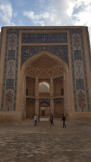 mosaic, patró, mesquita, samarcanda, Uzbekistan, central, patrimoni, asia, islam, arquitectura, religió, referència, cúpula, unesco, viatjar, vell, famós, oriental, estil, disseny, tradicional, cultura, estructura construïda, arc, cel, grup de persones, núvol - cel, destinacions de viatge, edifici, exterior de l'edifici, persones incidentals, turisme, dia, el passat, lloc de culte, entrada, història, naturalesa, a l'aire lliure, ornamentat, columna arquitectònica, 2K, CC0, domini públic, lliure de regalies