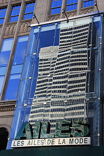 reflexión, edificios, luces, exterior del edificio, arquitectura, estructura construida, financiar, ventana, al aire libre, texto, vista de ángulo bajo, material de vidrio, edificio, comunicación, ciudad, escritura occidental, día, edificio de oficinas exterior, firmar, nadie, moderno, oficina, gobierno, rascacielos, 5K, CC0, dominio público, libre de derechos