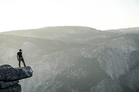 person, standing, rock cliff, mountain cliiff, man, cliff, ledge, edge, guy, male, hiking, mountain, men, nature, outdoors, adventure, people, one Person, adult, scenics, landscape, fog, day, full length, rock - object, rock, solid, leisure activity, beauty in nature, activity, lifestyles, scenics - nature, tranquility, tranquil scene, real people, mountain range, 5K, CC0, public domain, royalty free