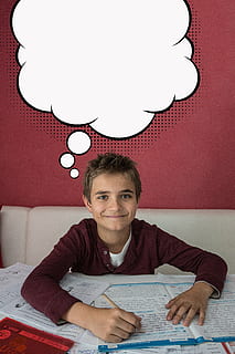 Junge, Grundschule, lernen, Übung, kennt, Ballon, rot, Bildung, Schriftart, Kamera betrachten, Porträt, Vorderansicht, eine Person, lächelnd, drinnen, Möbel, echte Menschen, Sitzung, Glück, Freizeitbeschäftigung, Wandbau - Funktion, Tabelle, Kind, Lebensstile, Wohngebäude, Sofa, Kopfschuss, Frisur, 5K, CC0, gemeinfrei, lizenzfrei