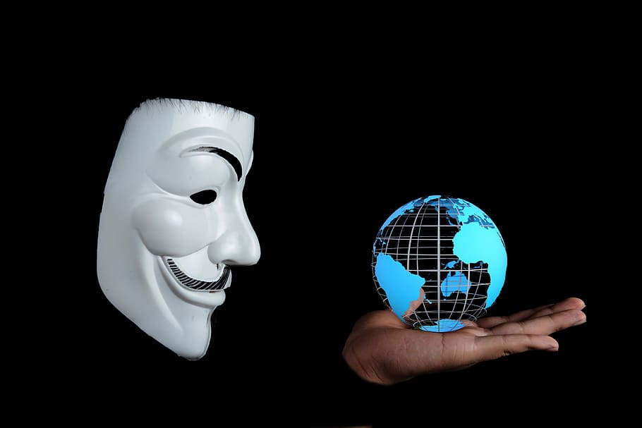persona, celebració, model de globus, anònim, món, activista, hacktivista, internacional, globus, tir de l'estudi, fons negre, part del cos humà, a l'interior, una persona, representació, representació humana, tallar, mà humana, mà, part del cos, negocis, còpia espai, persona irreconeixible, esfera, adult, màscara, planeta terra, responsabilitat, 5K