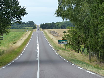 yol, perspektif, sonsuz, ileriye giden yol, taşımacılık, ağaç, azalan perspektif, karayolu, bitki, yön, sembol, ulaşım modu, yol işaretleme, işaret, kara taşıtı, işaretleme, insansız, doğa, gün, gökyüzü, yeşil renk, büyüme, taşra yolu, açık havada, ayırma çizgisi, 1080P, CC0, kamu malı, telif ücretsiz