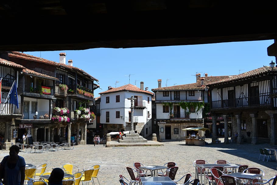 baseinas, Ispanija, plaza, pastato išorė, didelė žmonių grupė, kelionės tikslai, architektūra, lauke, pastatyta struktūra, miestas, pastatas, žmonių grupė, dangus, atsitiktinių žmonių, gatvė, transportavimas, realūs žmonės, kavinė, transporto būdas, minios, dieną, pobūdį, suaugusiųjų, švarus dangus, moterys, 4K