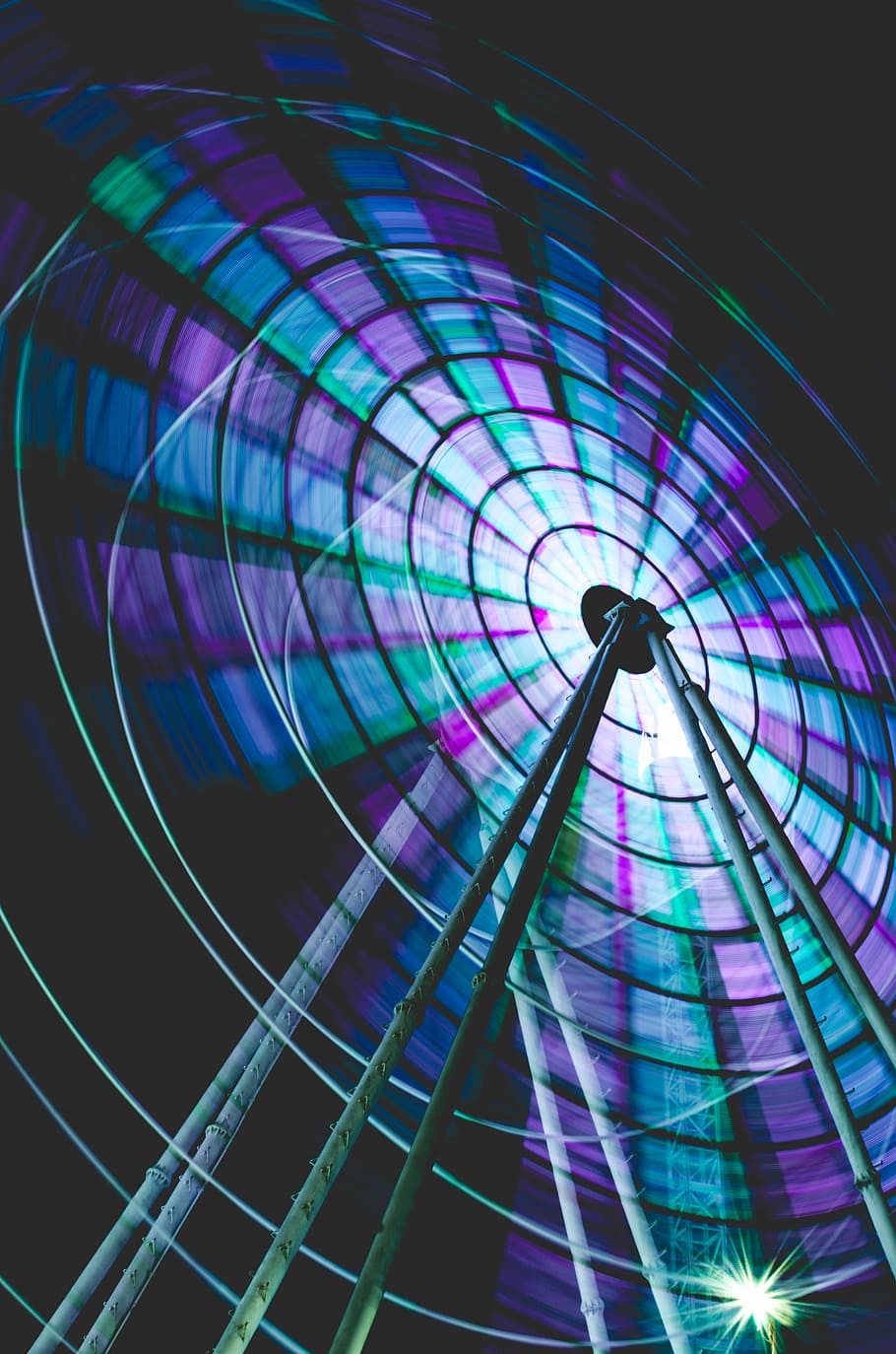 timelapse foto, Ferris, hjul, lilla, grøn, blå, tændte, lys, cirkel, spin-, farve, nat, neon, belyst, tapet, android wallpapers, android baggrunde, lås skærm baggrund, tivoli, forlystelsespark, lav vinkel visning, multi farvet, forlystelsespark tur, kunstkultur og underholdning, pariserhjul, mønster, ingen mennesker, design, arkitektur, form, bygget struktur, spinding, indendørs, himmel, karneval, festival, natteliv, 4K