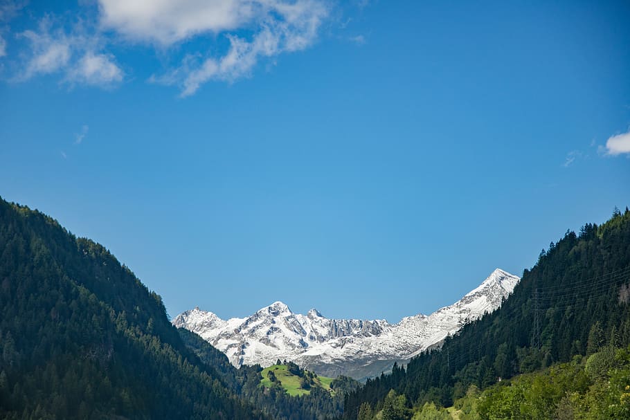 naturskøn, udsigt, bjerg, kold, dagslys, Skov, høj, idyllisk, landskab, bjergtop, bjerge, natur, udendørs, himmel, sne, swiss, rolig, rejse, træer, dal, vinter, scenics - natur, bjergkæde, skønhed i naturen, sky - himmel, miljø, træ, kold temperatur, dag, plante, ro, blå, rolig scene, jord, ingen mennesker, snedækket bjerg, fyrretræ, nåletræ, fyrreskov, 5K