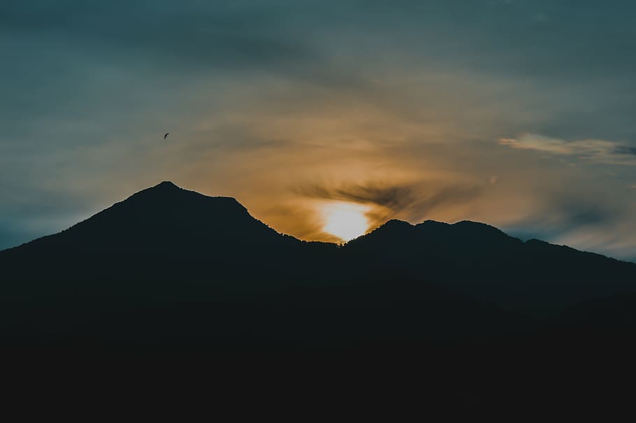 silhuet, bjerge, gylden, time, bjerg, highland, Sky, himmel, topmøde, kam, landskab, natur, dal, bakke, solnedgang, sky - himmel, scenics, ingen mennesker, udendørs, dag, scenics - natur, skønhed i naturen, bjergkæde, bjergtop, ro, rolig scene, ikke-urbane scene, idyllisk, skumring, rejsemål, vulkan, 5K