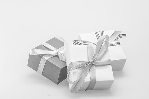 varias cajas de regalo, regalo, hecho, sorpresa, lazo, Navidad, festival, Decoración navideña, embalaje, saludos, compras de Navidad, cumpleaños, paquete, Feliz Navidad, adviento, consumir, dar, decoración, regalos, lleno, embalaje de regalo, cinta, cinta - artículo de costura, papel, foto de estudio, caja, caja - contenedor, arco, Fondo blanco, caja de regalo, celebracion, envuelto, lazo atado, envase, adentro, naturaleza muerta, emoción, papel de regalo, separar, nadie, dia de san valentin - vacaciones, 4K, CC0, dominio público, libre de derechos