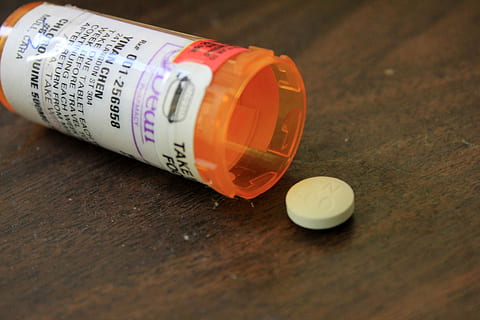 medicine container, medicine tablet, Medicine, container, tablet, healthcare And Medicine, pill, currency, prescription Medicine, illness, close-up, capsule, finance, no People, bottle, dose, indoors, wood - material, table, still life, pharmacy, selective focus, text, western script, nutritional supplement, science, 2K, CC0, public domain, royalty free