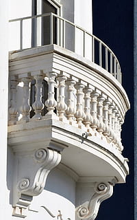 balcone, vecchio, costruzione, architettura, struttura costruita, esterno dell'edificio, nessuno, Inquadratura dal basso, colonna architettonica, il passato, storia, giorno, destinazioni di viaggio, città, natura, arte e artigianato, turismo, all'aperto, luce del sole, ringhiera, viaggio, caratteristica architettonica, ornato, governo, balaustra, 2K, CC0, dominio pubblico, privo di copyright