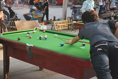 pool, bord, billard, rack, bolde, lomme, cue, sport, rigtige mennesker, poolbord, bold, fritidsaktivitet, herrer, pool - cue sport, spille, pool bold, tilfældige mennesker, livsstil, pool cue, bagfra, mennesker, fritidsspil, afslappet tøj, gruppe af mennesker, konkurrence, snooker, match - sport, 720P, CC0, offentligt domæne, royaltyfrie