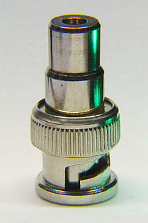 adaptor, Chich, bnc, Electronică, dop, Chich-bnc, metal, adaptor de măsurare, tehnologie, nici o persoana, a închide, studio shot, zi, natură moartă, în interior, fundal alb, elimina, conexiune, să se concentreze asupra primelor elemente, echipament, masa, un singur obiect, legat, vedere în unghi mare, grămadă, frânghie, două obiecte, electricitate, aliaj, argintiu colorat, 2K, CC0, domeniu public, fără drepturi de autor