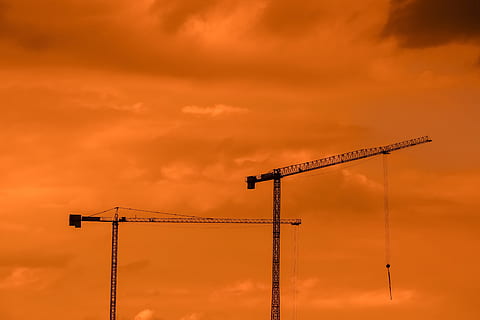 macarale, apus de soare, cer, nori, amurg, industrie, constructie, siluete, Inginerie, clădire, echipament, dezvoltare, industrie de contructie, santier, macara - utilaje pentru constructii, nor - cer, mașini, arhitectură, culoare portocalie, natură, mașinărie de construcție, siluetă, clădire - activitate, construită, nici o persoana, spațiu copie, în aer liber, echipament de constructie, echipament industrial, oţel, aliaj, 5K, CC0, domeniu public, fără drepturi de autor