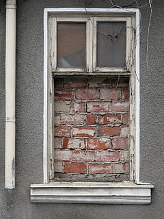 finestra, parete, mattoni, prigione, Bucarest, Romania, architettura, caratteristica della parete, mattone, struttura costruita, esterno dell'edificio, costruzione, giorno, nessuno, Casa, muro di mattoni, chiuso, all'aperto, quartiere residenziale, vecchio, legno - materiale, Inquadratura dal basso, intemperie, abbandonato, telaio della finestra, 1080P, CC0, dominio pubblico, privo di copyright