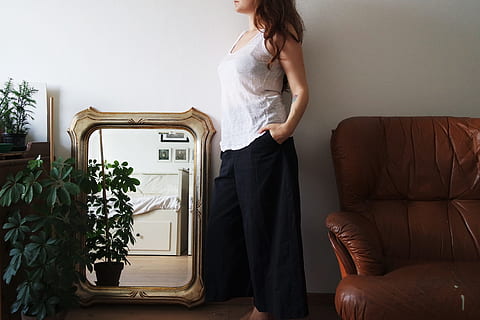 women, white, tank, top, architecture, interior, house, design, leather, couch, sofa, living, room, mirror, indoor, inside, indoors, home interior, adult, young adult, one person, domestic room, domestic life, lifestyles, furniture, standing, young women, three quarter length, living room, holding, plant, contemplation, hairstyle, beautiful woman, 2K, CC0, public domain, royalty free