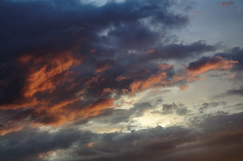 cel, núvols, resplendor, naturalesa, núvol - cel, cloudscape, temps, blau, cel dramàtic, a l'aire lliure, posta de sol, fons, escenics, núvol, vespre, bellesa a la natura, fosc, estiu, tempesta, cel malhumorat, meteorologia, escenics - natura, medi ambient, tranquil·litat, cap gent, escena tranquil·la, por, idíl·lic, color taronja, vent, resum, clima, 4K, CC0, domini públic, lliure de regalies