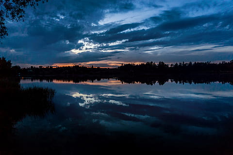 See, Sonnenuntergang, Wolken, Abend, west, Landschaft, Wasser, wolke - himmel, Himmel, Reflexion, Szenen - Natur, Ruhe, ruhige Szene, Schönheit in der Natur, Natur, keine Leute, Dramatischer Himmel, Silhouette, Dämmerung, Baum, Symmetrie, dunkel, 5K, CC0, gemeinfrei, lizenzfrei