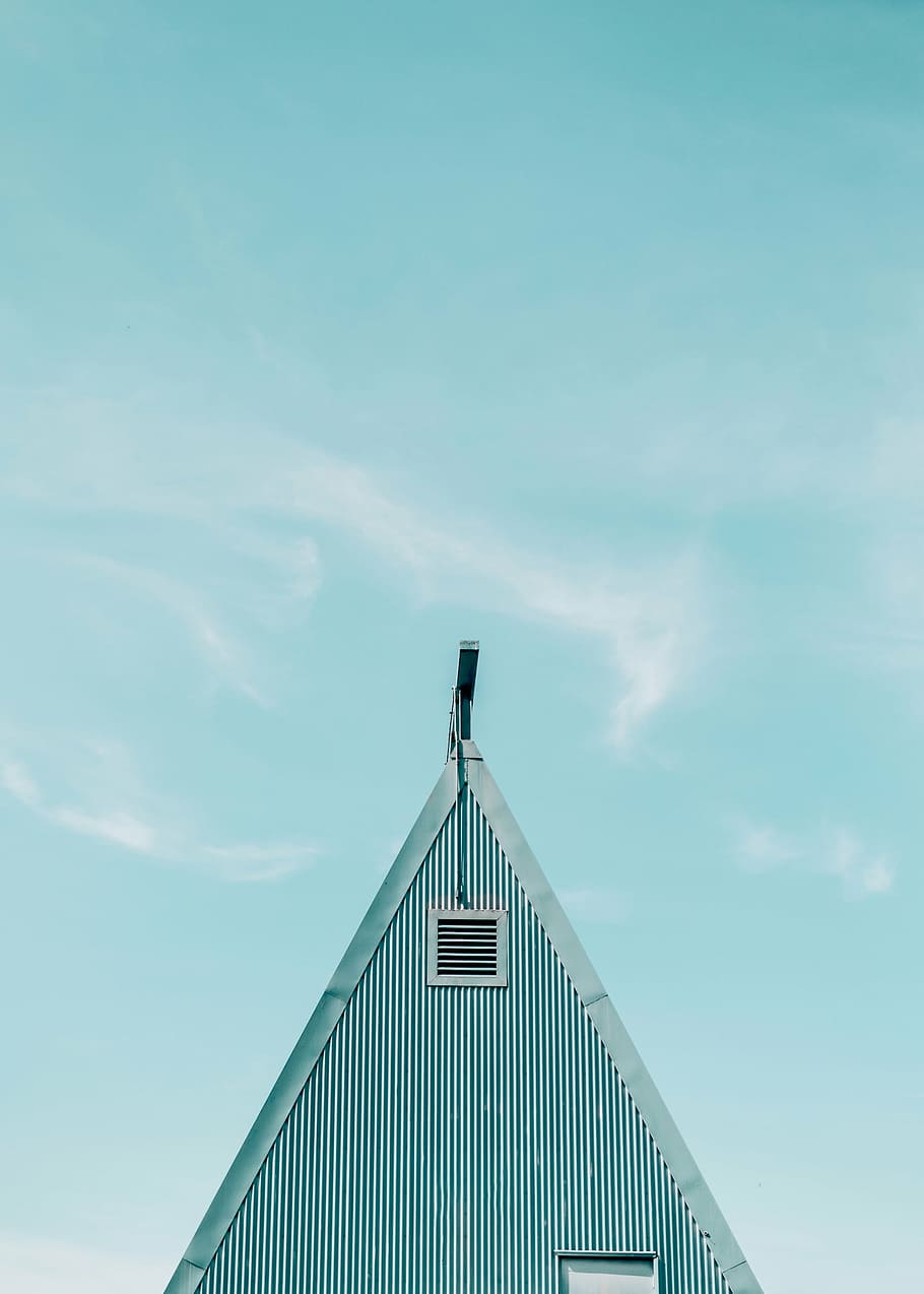 fotografia, gris, cobert, estructura, arquitectura, magatzem, galvanitzat, acer, cobertes, verd blavós, cel, núvols, estructura construïda, exterior de l'edifici, vista d’angle baix, núvol - cel, naturalesa, cap gent, edifici, dia, a l'aire lliure, llum solar, blau, secció alta, modern, barri residencial, metall, forma de triangle, transport, còpia espai, fletxa, 1080P