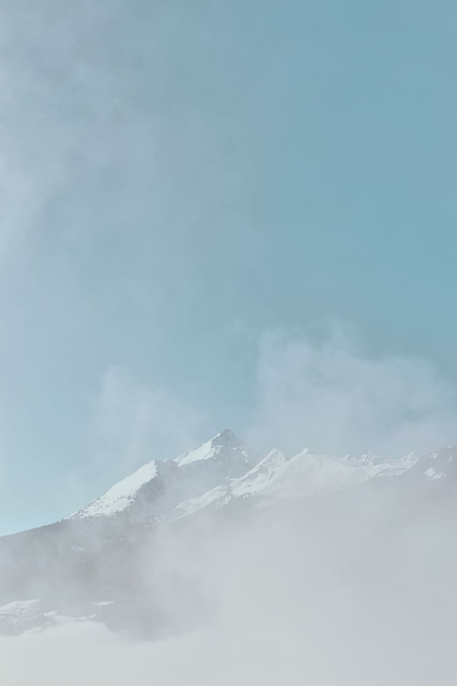 eisbedeckter Berg, Blau, Himmel, Hügel, bedeckt, Schnee, Weiß, Wolken, Berg, Wolke, Gipfel, Nebel, wolke - himmel, Szenen - Natur, Schönheit in der Natur, Tag, Natur, Ruhe, ruhige Szene, Winter, weiße Farbe, keine Leute, kalte Temperatur, idyllisch, draußen, Nicht-städtische Szene, Umgebung, schneebedeckter Berg, 5K