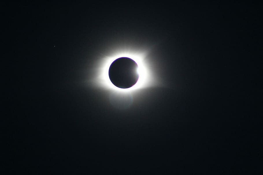 flach, fokus fotografie, Mond, Sonnenfinsternisszene, Finsternis, Sonne, dunkel, Astrofoto, Sonnenfinsternis, Platz, Astronomie, Naturphänomen, Nacht-, keine Leute, Himmel, Natur, kopieren sie platz, Wissenschaft, draußen, Kreis, Schönheit in der Natur, Szenen - Natur, einzelnes Objekt, Helligkeit, Mondlicht, 5K