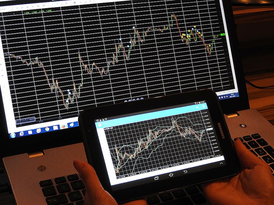 persona, celebració, negre, samsung tablet, fluctuar, visualització de la pantalla, gràfic, comerç, forex, anàlisi, tauleta, PC, Finances, monitor d’ordinador, negocis, tecnologia, mercat de Valors, ordinador, equips informàtics, comunicació, tecnologia sense fils, negoci corporatiu, mà humana, dades, diagrama, connexió, mà, pantalla de cristall liquid, pantalla, part del cos humà, analitzar, informe, fent diners, 4K