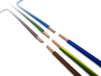 sechs, sortierte Farbe, beschichtet, Kabel, aktuell, Stromspannung, Energie, Linie, elektrik, Elektriker, Elektrizität, Stromleitung, Netzteil, Technologie, Kunst, Handwerker, Beruf, Ausrüstung, mehrfarbig, isoliert, Blau, Bleistift, Weiß, weißer Hintergrund, einzelnes Objekt, Nahansicht, Farben, keine Leute, Studioaufnahme, Stillleben, drinnen, Kunst und Handwerk, High Angle View, Wahl, kopieren sie platz, Gruppe von Objekten, Variation, mittlere Gruppe von Objekten, Schreibgerät, Kreativität, Holz - Material, Seite an Seite, Kunst- und Handwerksausrüstung, 4K, CC0, gemeinfrei, lizenzfrei