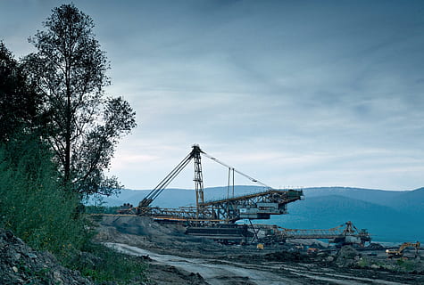 udvinding, kul, mine, maskine, gravemaskine, industriel, kulminedrift, miner, kæmpe maskine, overflade, overflade minedrift, minedrift, himmel, natur, industri, vand, sky - himmel, transportmidler, dag, plante, træ, arkitektur, udendørs, ingen mennesker, bjerg, bygget struktur, bro, miljøspørgsmål, miljø, forbindelse, stenbrud, forurening, Bugt, 5K, CC0, offentligt domæne, royaltyfrie