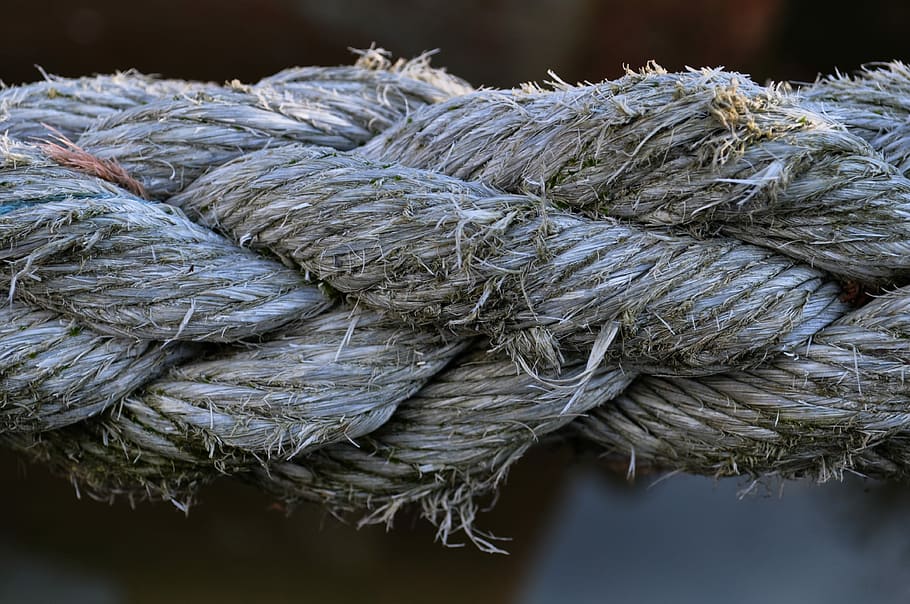 corda, textura, node, primer pla, cap gent, força, centrar-se en primer pla, dia, patró, a l'aire lliure, lligat, natura morta, retorçat, complexitat, durabilitat, equipament, port, vaixell nàutic, nus lligat, vell, connexió, indústria pesquera, 4K