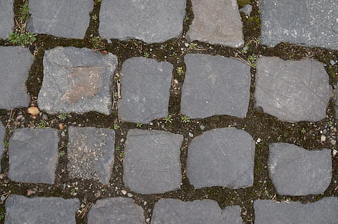 steiner, teksturer, bakgrunn, struktur, steinstein, grå, bank, bakke, full ramme, stein fliser, dag, ingen folk, utendørs, gangsti, høy vinkel visning, mønster, brostein, stein, strukturert, steinmateriale, design, rett over, form, fast, gate, geometrisk form, betong, 5K, CC0, offentlig domene, opphavsrett gratis