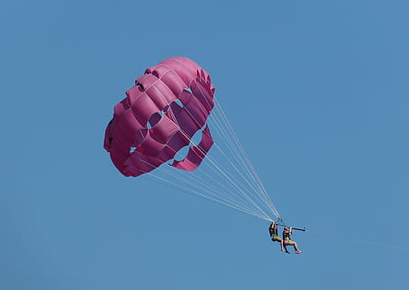paracaigudes, volar, flotar, cel blau, cel, blau, parapent, parasailing, esport, airejat, pantalla, montenegro, festa, Esports extrems, a l'aire, volant, alegria, moviment, transport, aventura, naturalesa, cel clar, vehicle aeri, dia, vista d’angle baix, espectacle aeri, gent, activitat d'oci, llibertat, pilotatge, 2K, CC0, domini públic, lliure de regalies