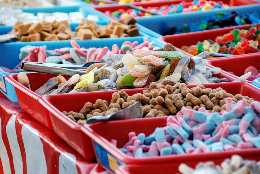 gumovité bonbóny, roztříděný, cukroví, případu, gummies, candy bin, hromadně, kyselý, cukr, jídlo a pití, jídlo, trh, výběr, variace, stání na trhu, kontejner, maloobchodní, velká skupina objektů, hojnost, box, nikdo, svěžest, na prodej, podnikání, bedna, Zdravé stravování, selektivní zaměření, blahobyt, vícebarevné, maloobchodní displej, zásobník, 4K