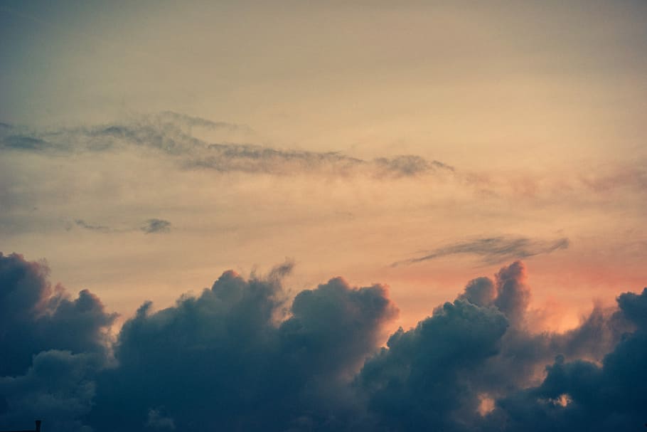Foto, dunkel, Wolken, Pfirsich, farbig, Himmel, Meer, Dämmerung, Wolke, Sonnenuntergang, Rosa, Inhalt, zum, Platz, weich, Flaum, Licht, Herbst, fallen, Nachmittag, Abend, wolke - himmel, Schönheit in der Natur, Szenen - Natur, Ruhe, Wolkengebilde, ruhige Szene, Dramatischer Himmel, keine Leute, Natur, idyllisch, Hintergründe, orange Farbe, bedeckt, Atmosphäre, Umgebung, launischer Himmel, Scheu, draußen, Sonne, Wind, hell, 5K