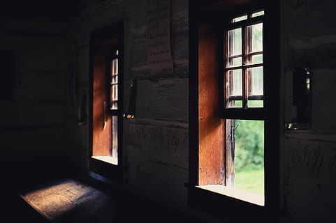 slunečního světla, kolem, otevřeno, Okna, detailní, fotografie, dva, pokoj, místnost, okno, stín, otevřené okno, parapet, dřevo, temný, architektura, nikdo, starý, uvnitř, noc, dveře, vchod, Dům, den, budova, text, stavba, absence, prázdný, sklo - materiál, sdělení, Zavřeno, západní skript, 2K, CC0, veřejná doména, bez autorských práv