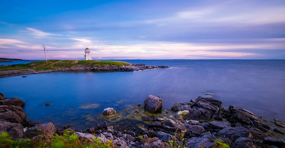 blanc, far, al costat, cos, aigua, cap auget, llum, referència, històric, Canadà, badia, port, mar, oceà, cel, núvols, panorama, bonic, roques, pedres de pedres, entrada, posta de sol, vespre, hdr, naturalesa, núvol - cel, bellesa a la natura, cap gent, escena tranquil·la, a l'aire lliure, escenics, tranquil·litat, rock, sòlid, rock - object, escenics - natura, platja, terra, medi ambient, horitzó, conservació del medi ambient, horitzó sobre l’aigua, generació de combustible i energia, porpra, 1080P